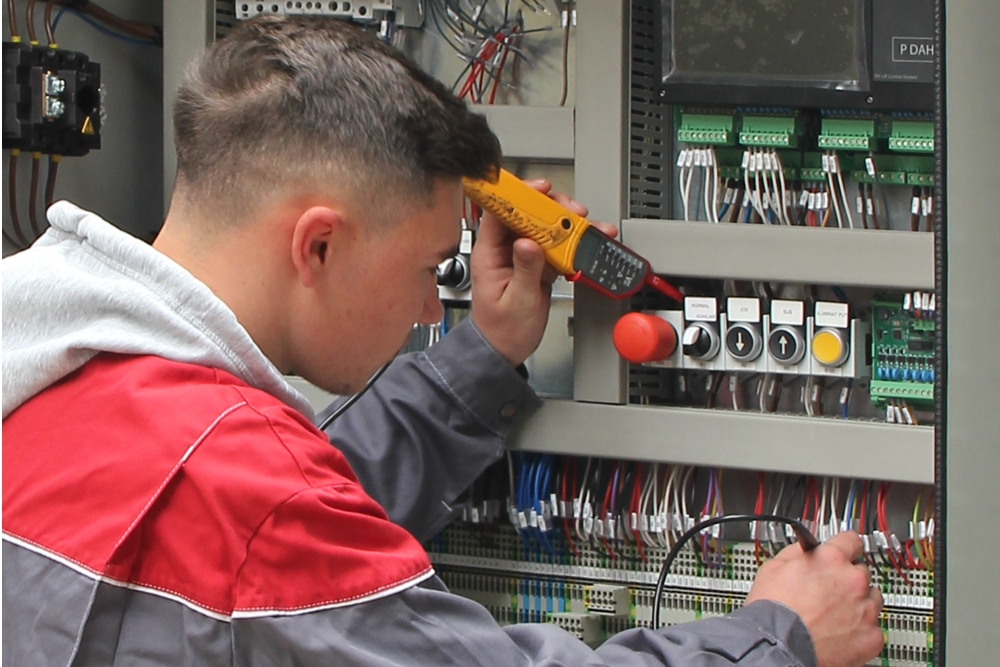 Specializarea electrician aparate și echipamente electrice și energetice
